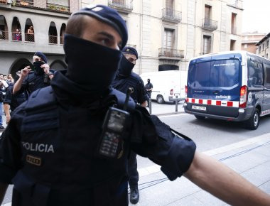 ΕΚΤΑΚΤΟ: Εκκένωση κεντρικού δρόμου στην Μαδρίτη λόγω υπόπτου οχήματος (φωτό)